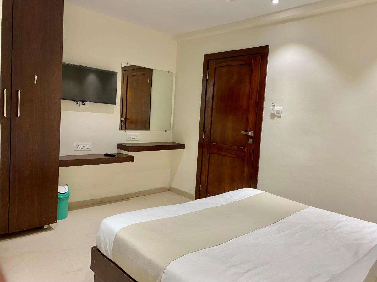 Hotel Vrindavan Palace Indore Eksteriør billede