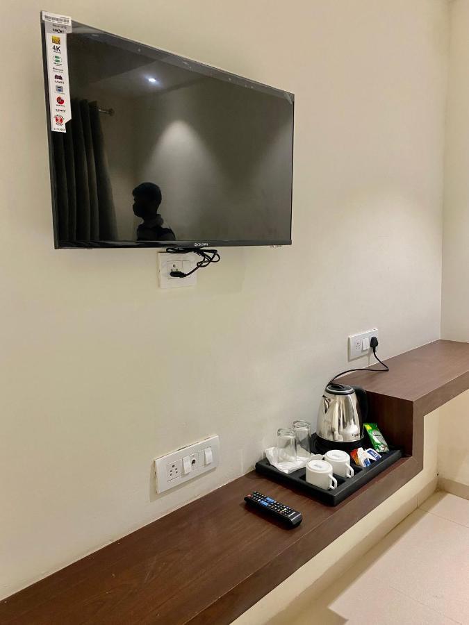Hotel Vrindavan Palace Indore Eksteriør billede