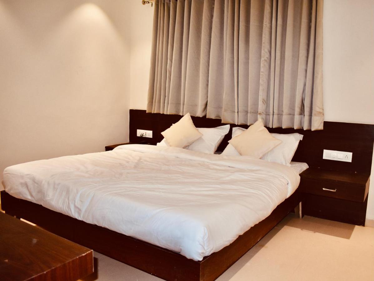Hotel Vrindavan Palace Indore Eksteriør billede