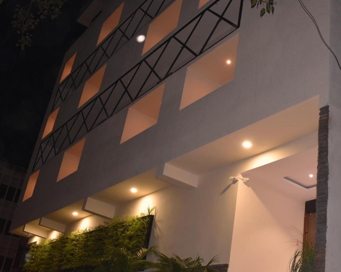 Hotel Vrindavan Palace Indore Eksteriør billede