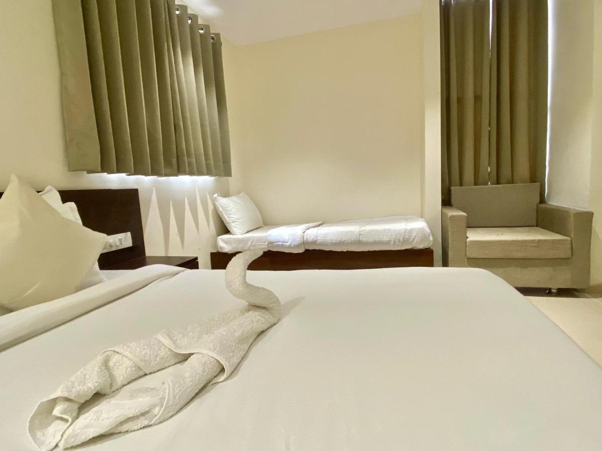 Hotel Vrindavan Palace Indore Eksteriør billede
