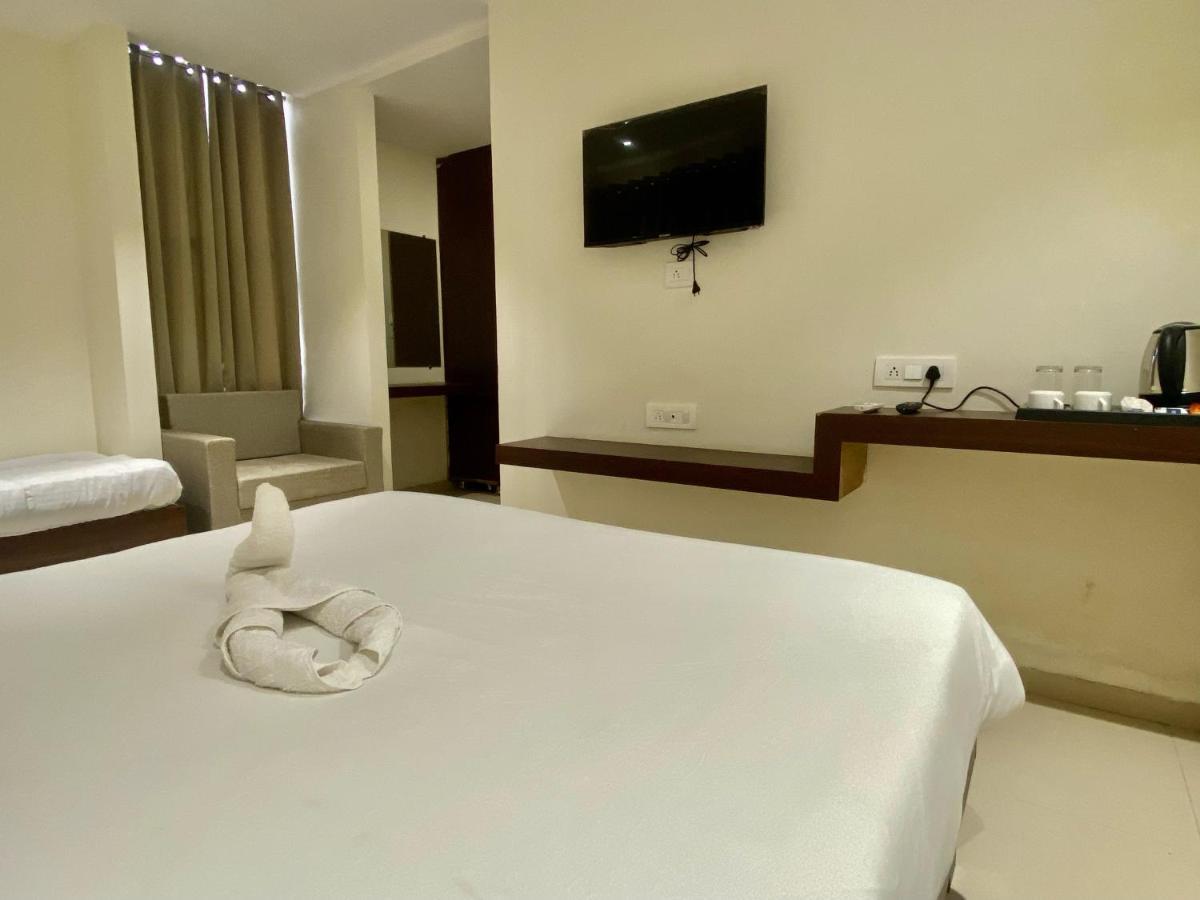Hotel Vrindavan Palace Indore Eksteriør billede