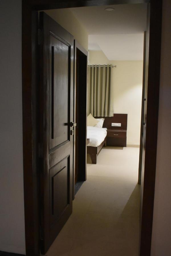 Hotel Vrindavan Palace Indore Eksteriør billede