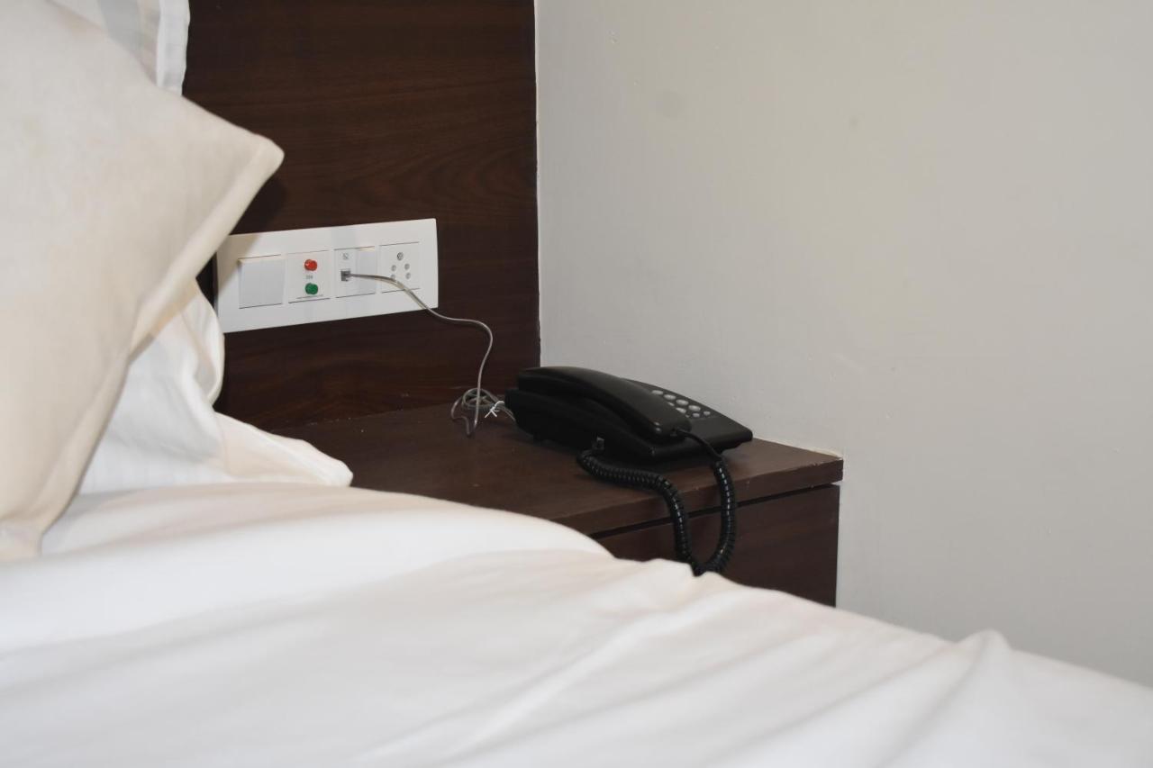 Hotel Vrindavan Palace Indore Eksteriør billede