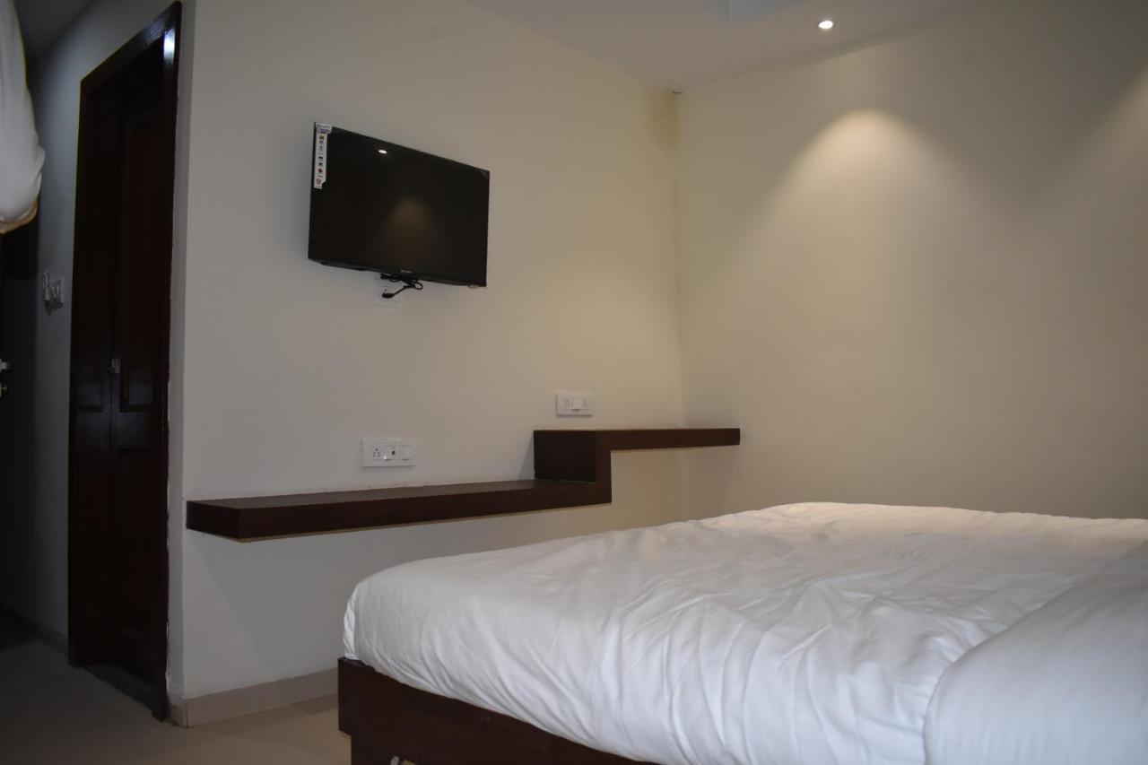 Hotel Vrindavan Palace Indore Eksteriør billede