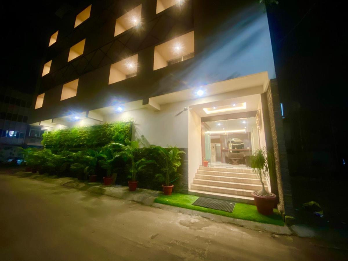 Hotel Vrindavan Palace Indore Eksteriør billede