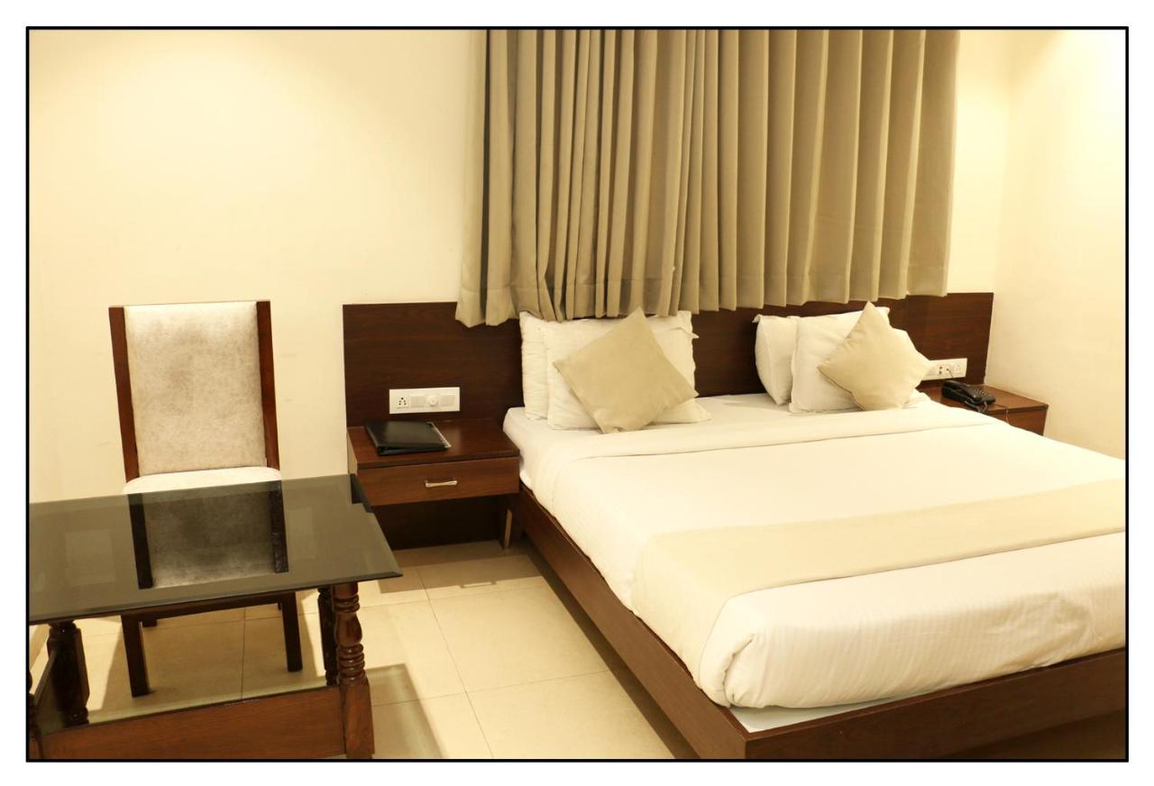 Hotel Vrindavan Palace Indore Eksteriør billede