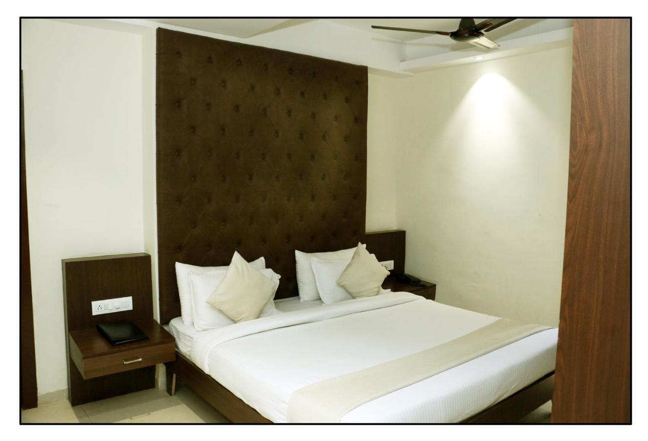 Hotel Vrindavan Palace Indore Eksteriør billede