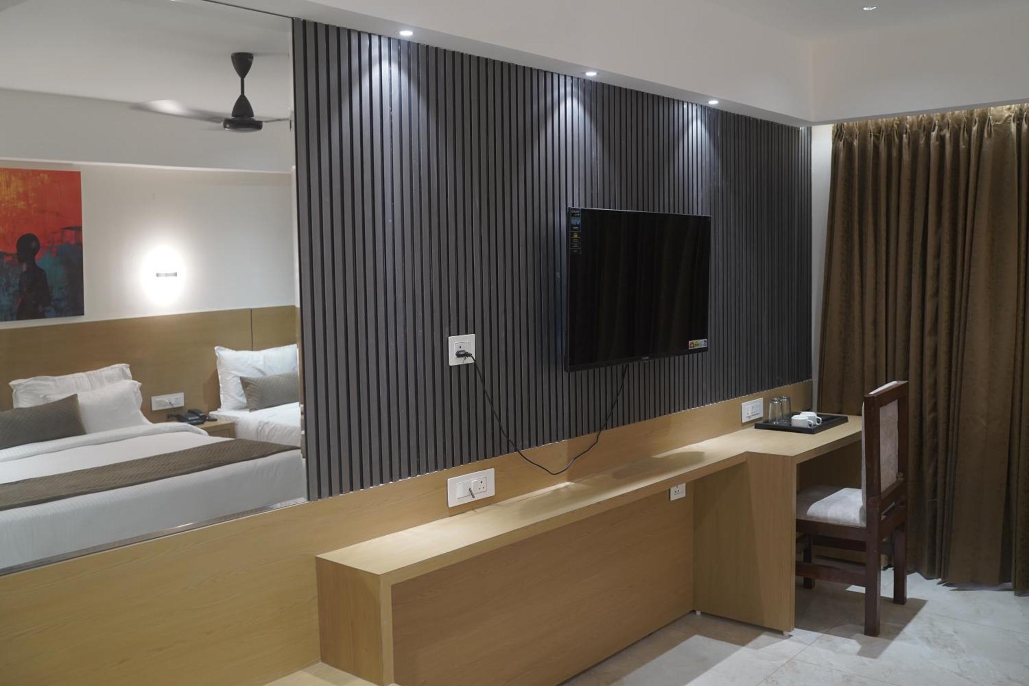 Hotel Vrindavan Palace Indore Eksteriør billede