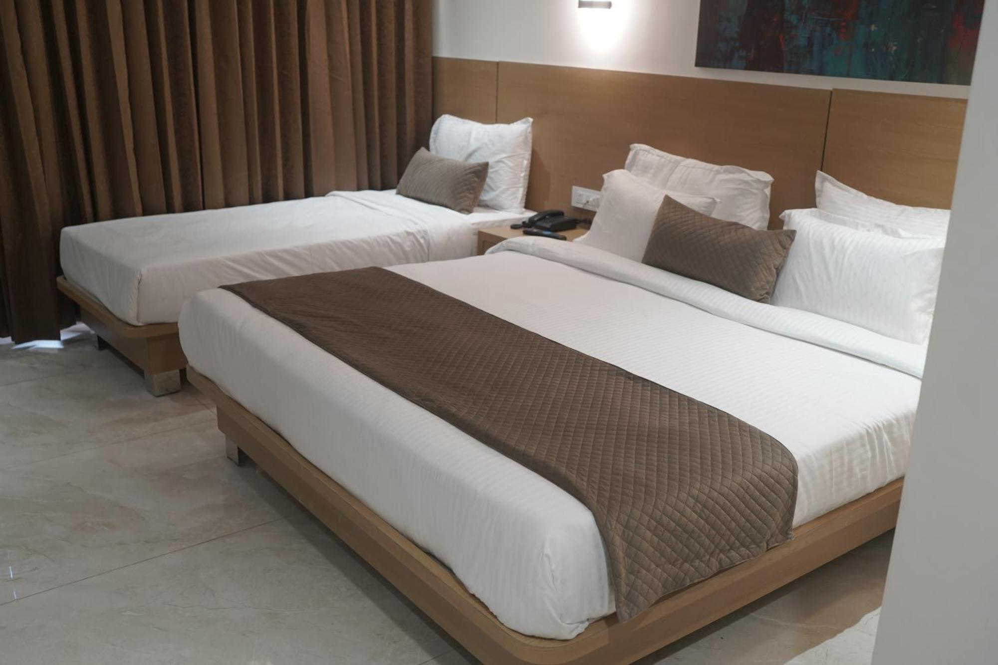 Hotel Vrindavan Palace Indore Eksteriør billede