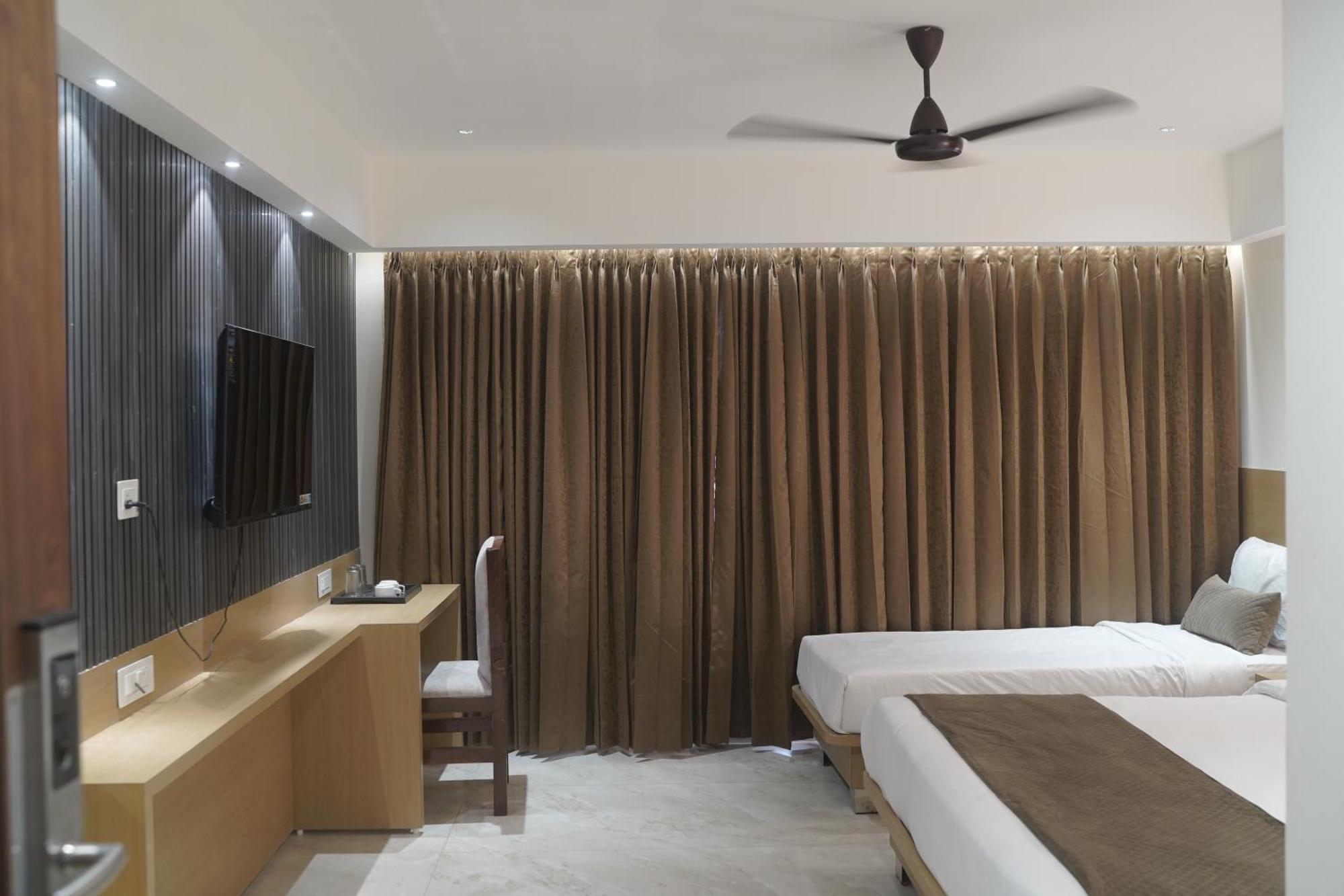 Hotel Vrindavan Palace Indore Eksteriør billede