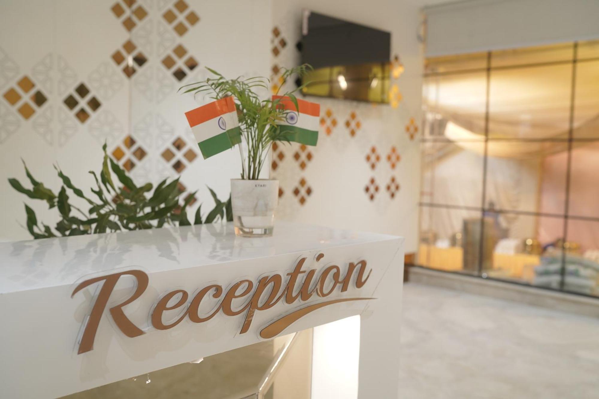 Hotel Vrindavan Palace Indore Eksteriør billede