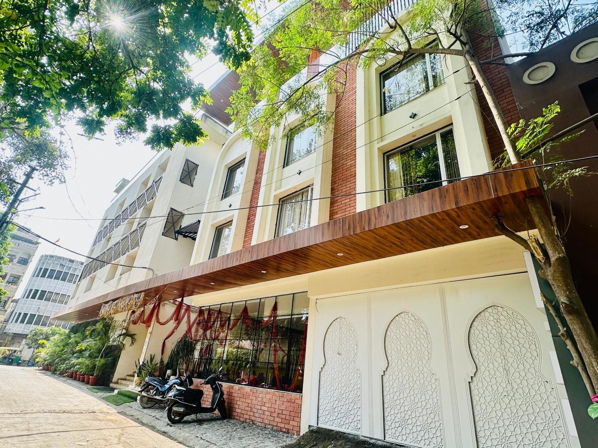 Hotel Vrindavan Palace Indore Eksteriør billede